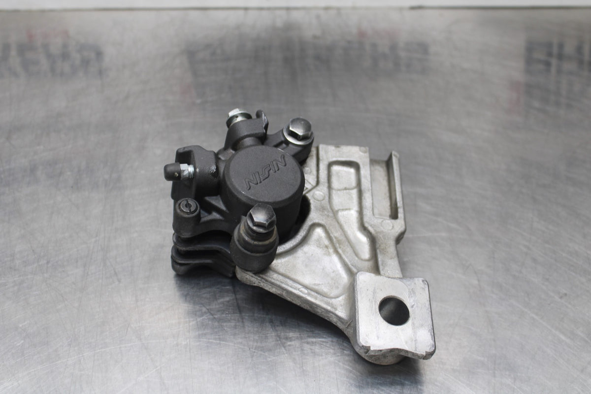 15 SUZUKI GW250F REAR BACK BRAKE CALIPER W MOUNT BRACKET BB789