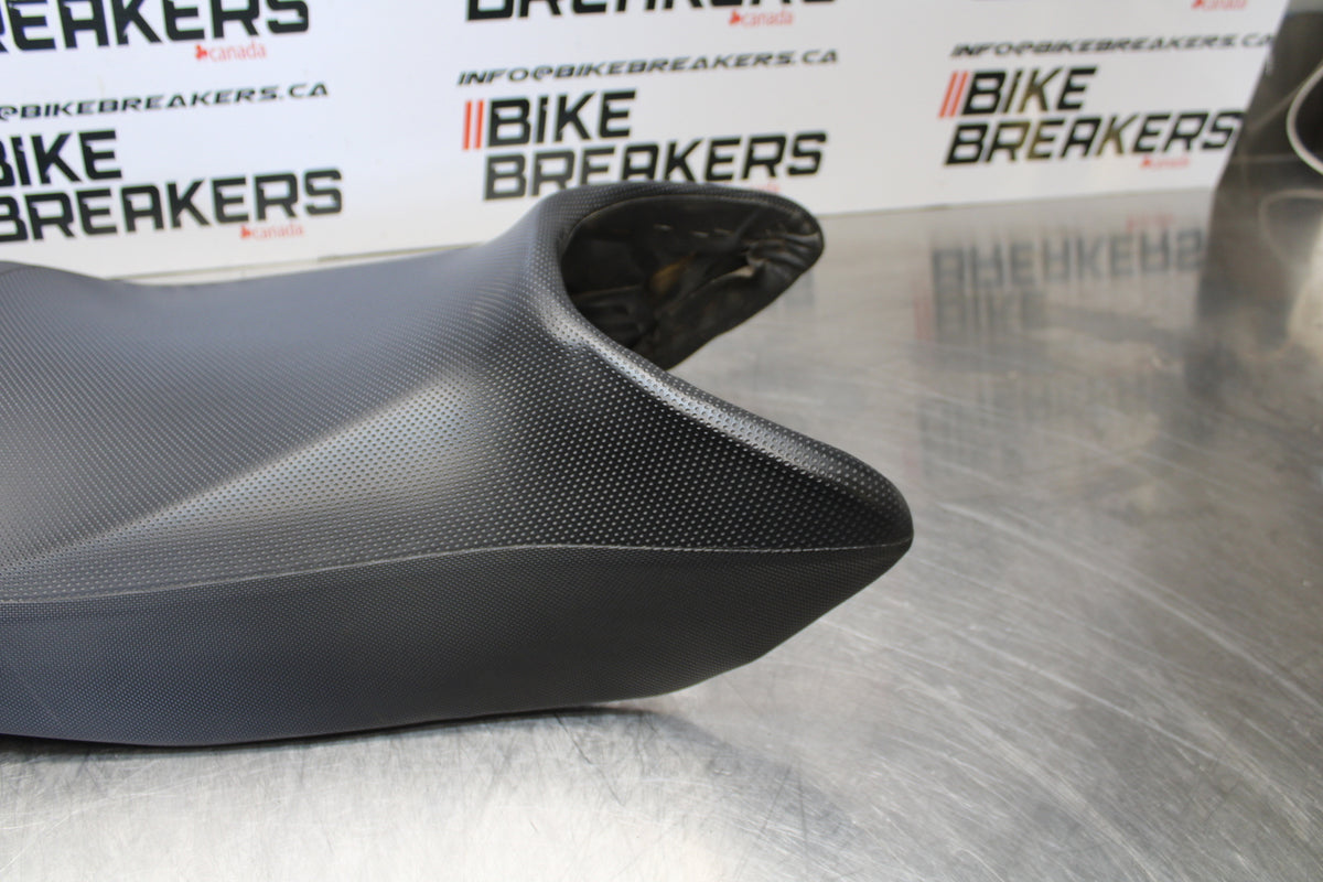 04-09 SUZUKI GS500F FRONT REAR SEAT SADDLE BB165