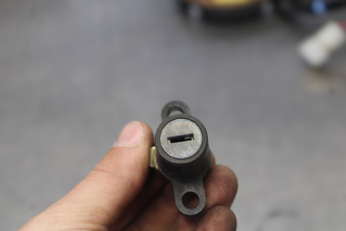 05 YAMAHA YZF R6 IGNITION LOCK KEY SET W/ GAS CAP AND SEAT LOCK BB858