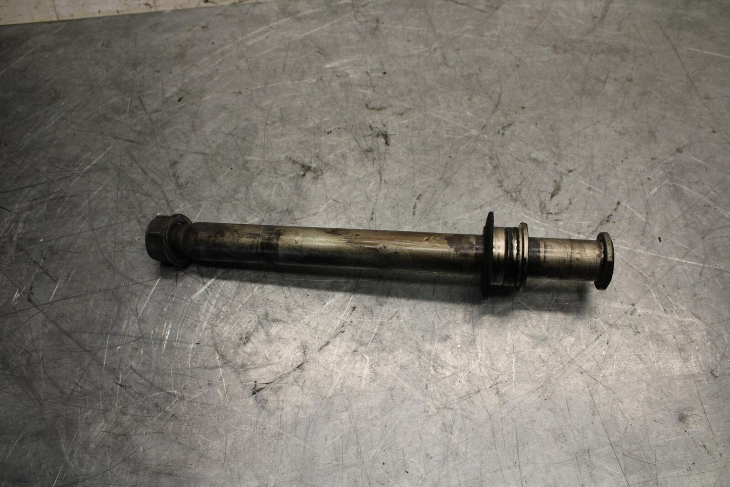 2007 Yamaha YZF R6 REAR AXLE BACK WHEEL RIM PIVOT BOLT AXEL 2C0-25381-10-00 BB52