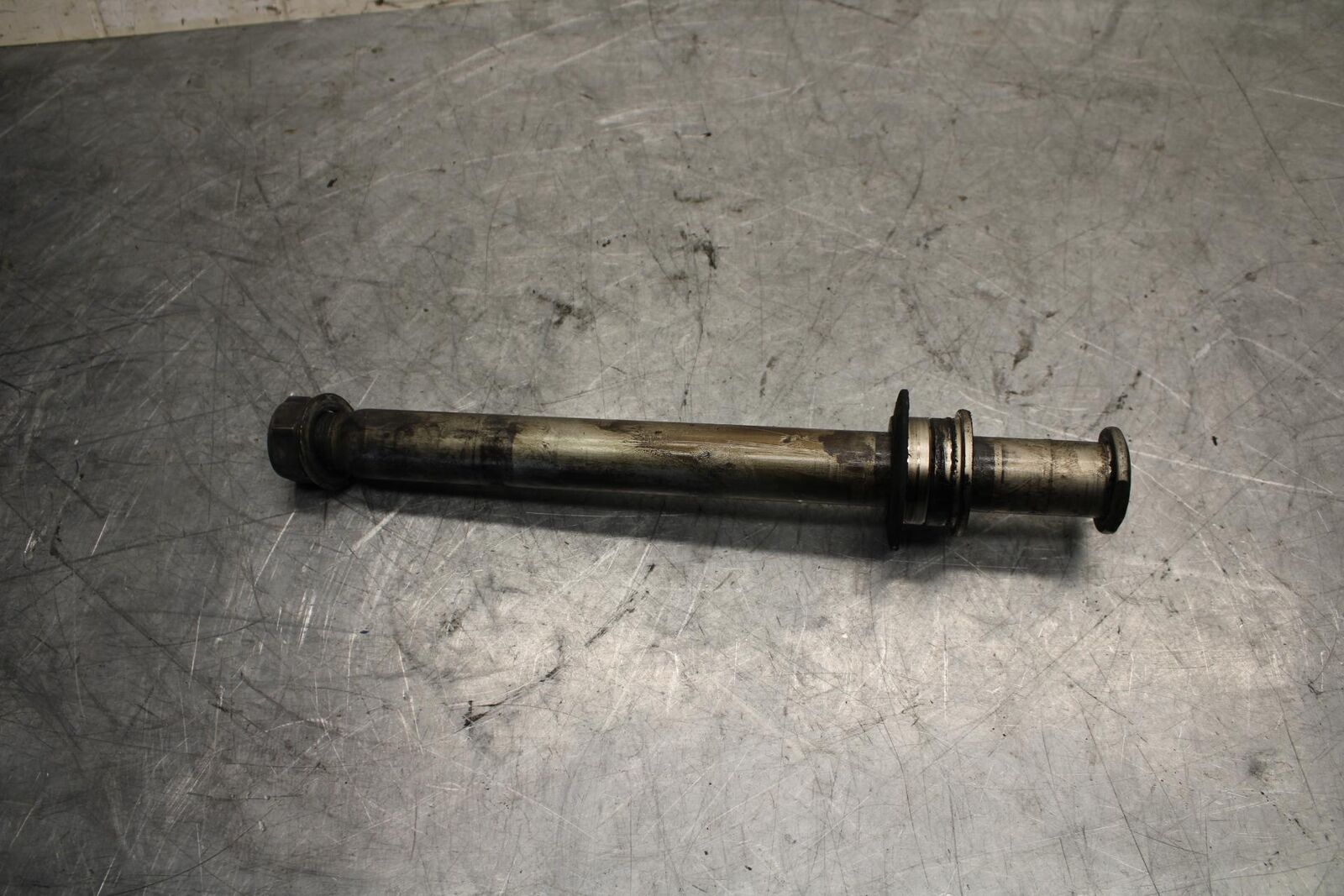 2007 Yamaha YZF R6 REAR AXLE BACK WHEEL RIM PIVOT BOLT AXEL 2C0-25381-10-00 BB52