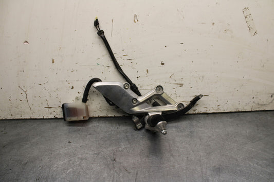 15-16 HONDA CB300F RIGHT REARSET REAR SET DRIVER FOOT PEG REST STOP BB740