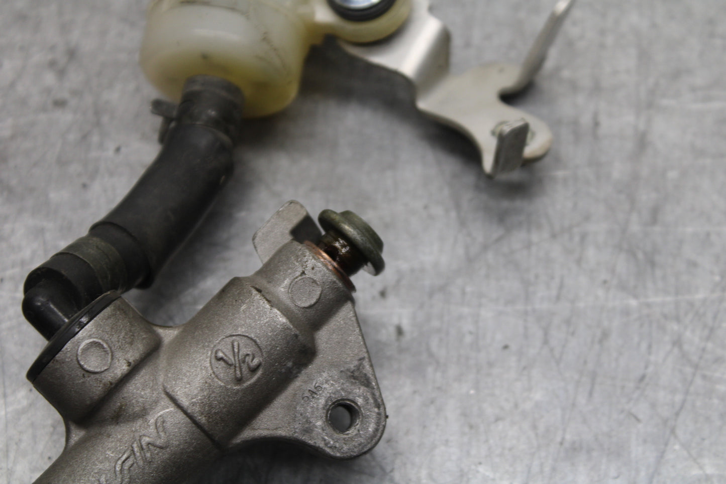 06 YAMAHA YZF R6 REAR BACK BRAKE MASTER CYLINDER W RESERVOIR BB716