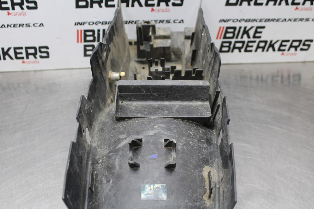 15 TRIUMPH TIGER 800 REAR BACK TAIL UNDERTAIL BATTERY TRAY PLASTIC BB873