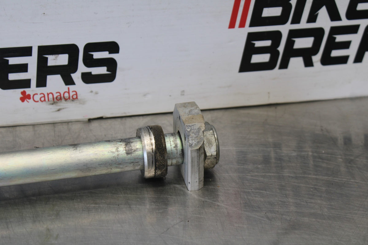 15-26 SUZUKI GSXR600 REAR AXLE BACK WHEEL RIM PIVOT BOLT AXEL BB888