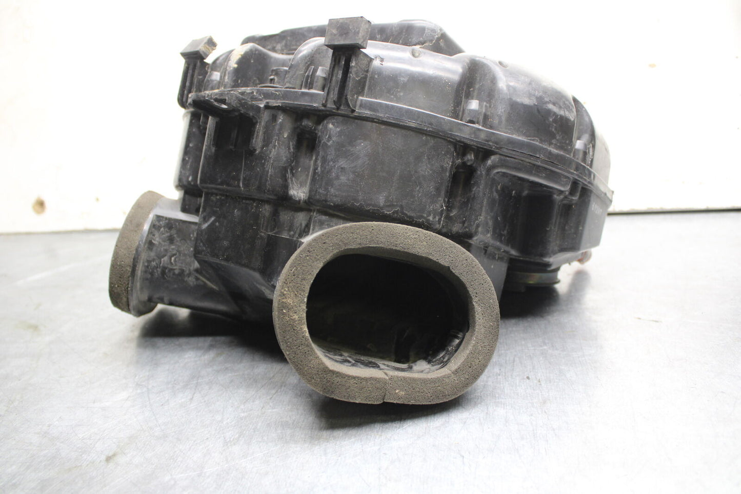 06-07 SUZUKI GSXR750 AIRBOX AIR INTAKE FILTER BOX 13700-02H03 BB670