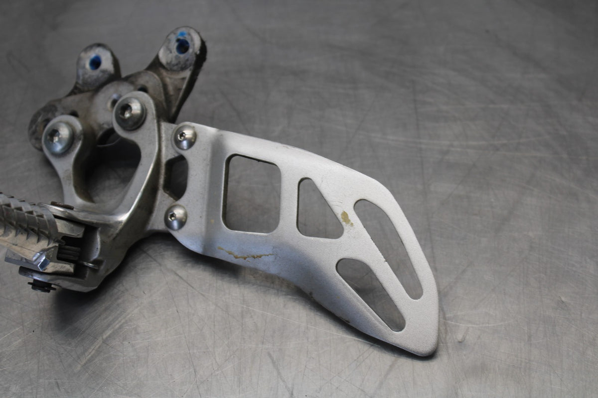 11-26 SUZUKI GSXR750 LEFT REARSET REAR SET DRIVER FOOT PEG REST STOP BB900
