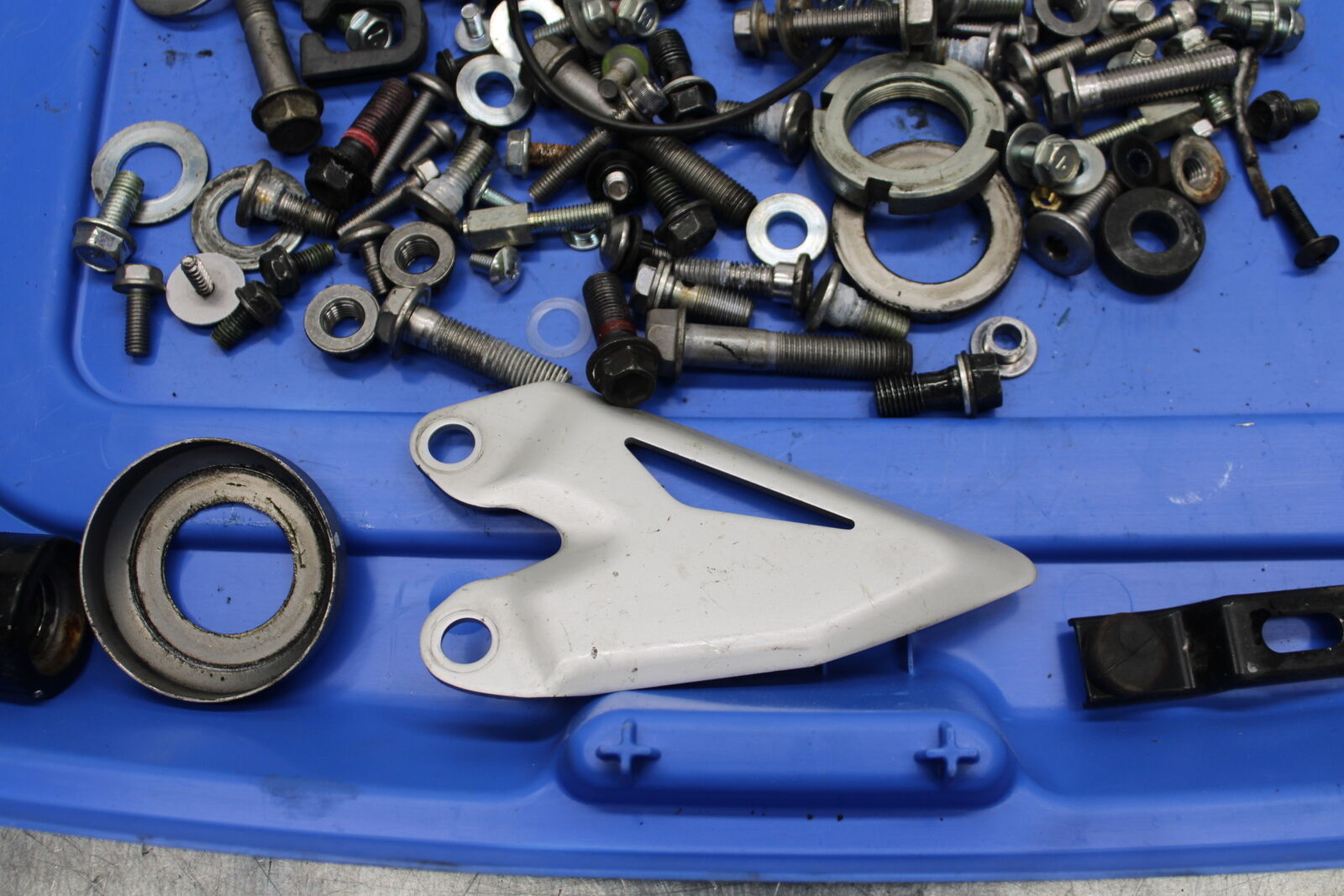 19-22 KAWASAKI Z400 MOUNTING BOLTS HARDWARE MOTOR SCREWS BB738