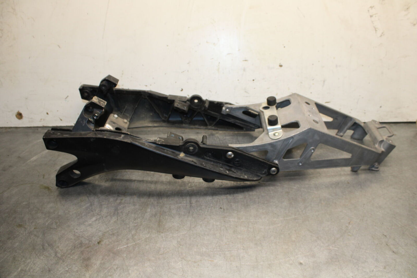06-07 SUZUKI GSXR750 REAR SUBFRAME SUB FRAME 41211-01H00-YAP 41231-41G10 BB670