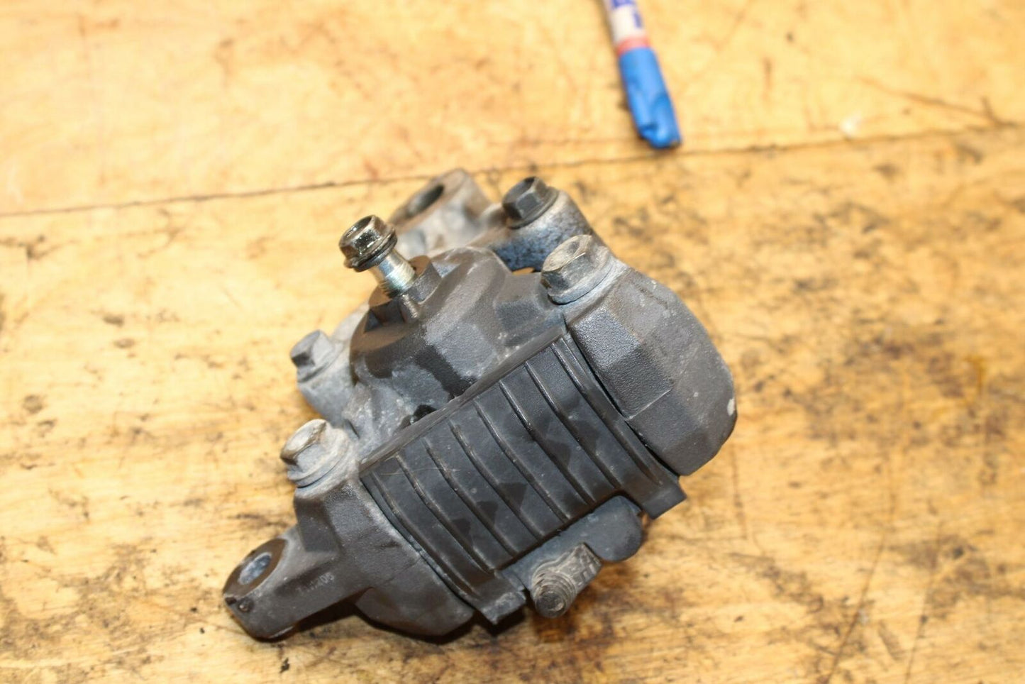 04-09 SUZUKI GS500F REAR BACK BRAKE CALIPER W MOUNT BRACKET BB335