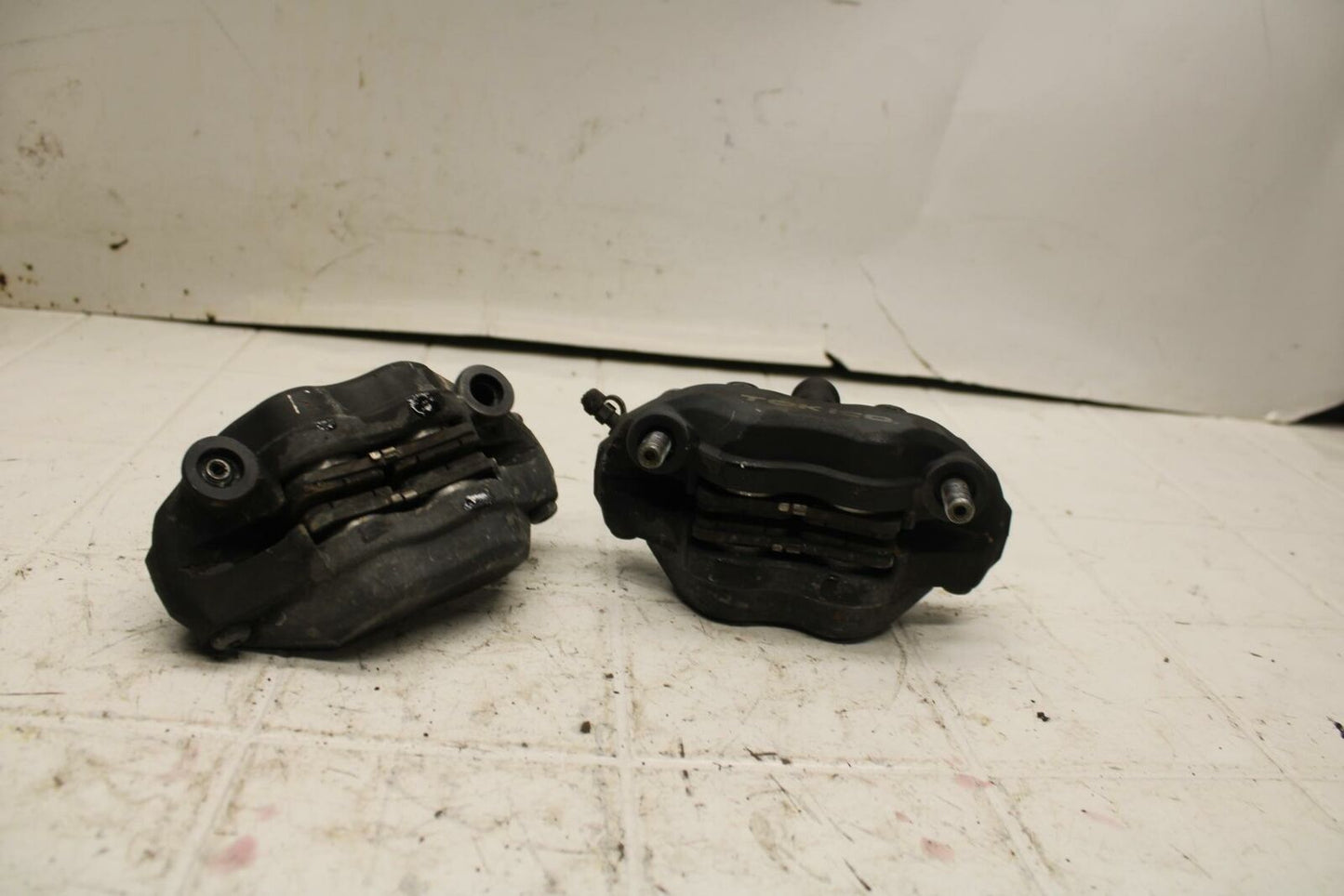 05-06 HONDA CBR600RR RIGHT LEFT FRONT BRAKE CALIPER SET PAIR CALIPERS BB399