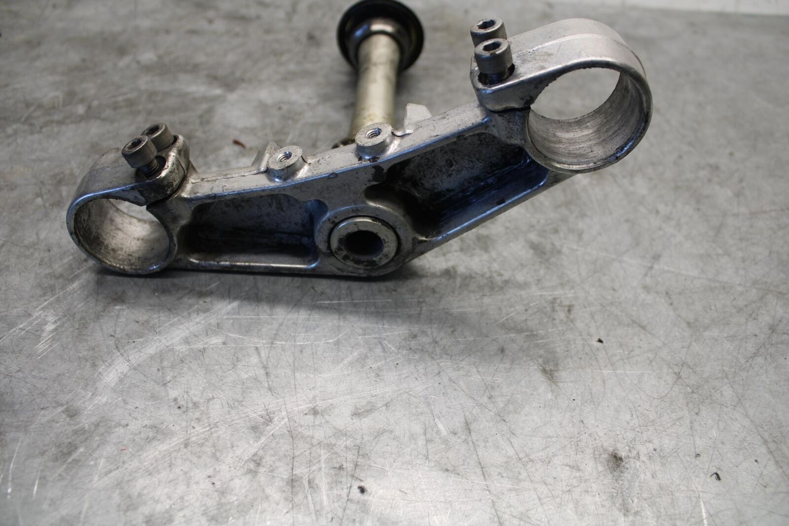 2002 Yamaha YZF R6  FORKS CLAMP LOWER TRIPLE TREE STEM 5MT-23340-00-00 BB545