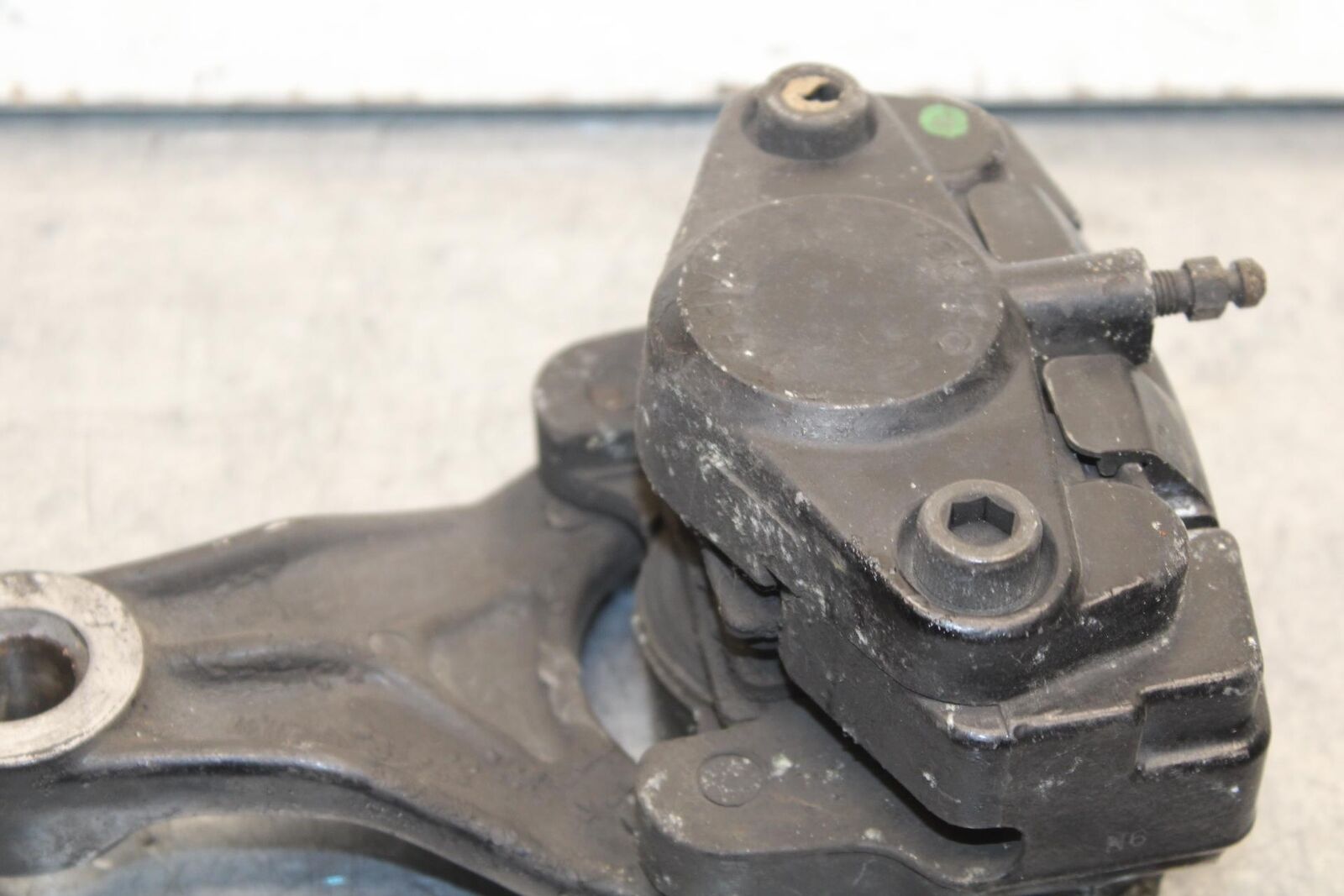 80-81 SUZUKI GS1000GL REAR BACK BRAKE CALIPER W MOUNT BRACKET BB103