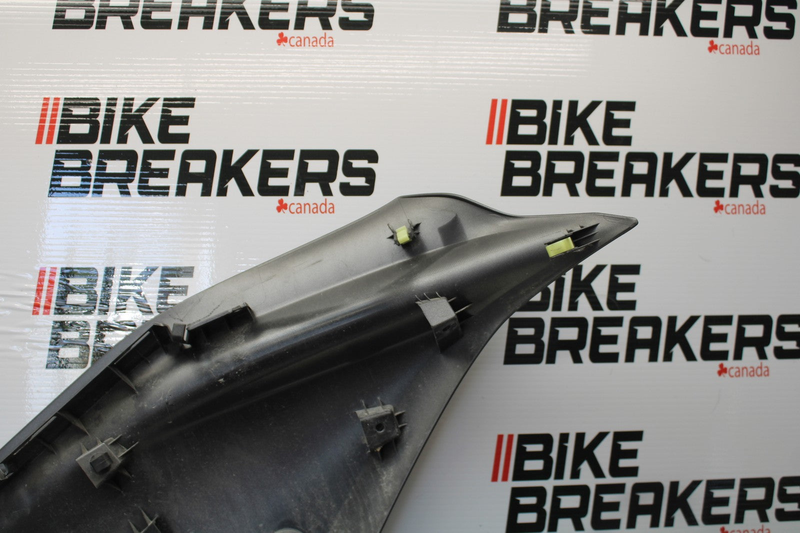 22-25 YAMAHA YZF R7 LEFT MID UPPER SIDE FAIRING COWL BB182