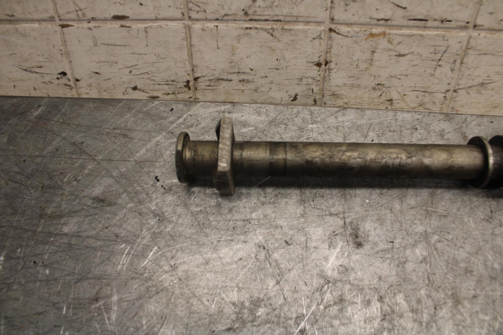 2009 Kawasaki Ninja ZX6R ZX600R REAR AXLE BACK WHEEL RIM PIVOT BOLT AXEL BB538