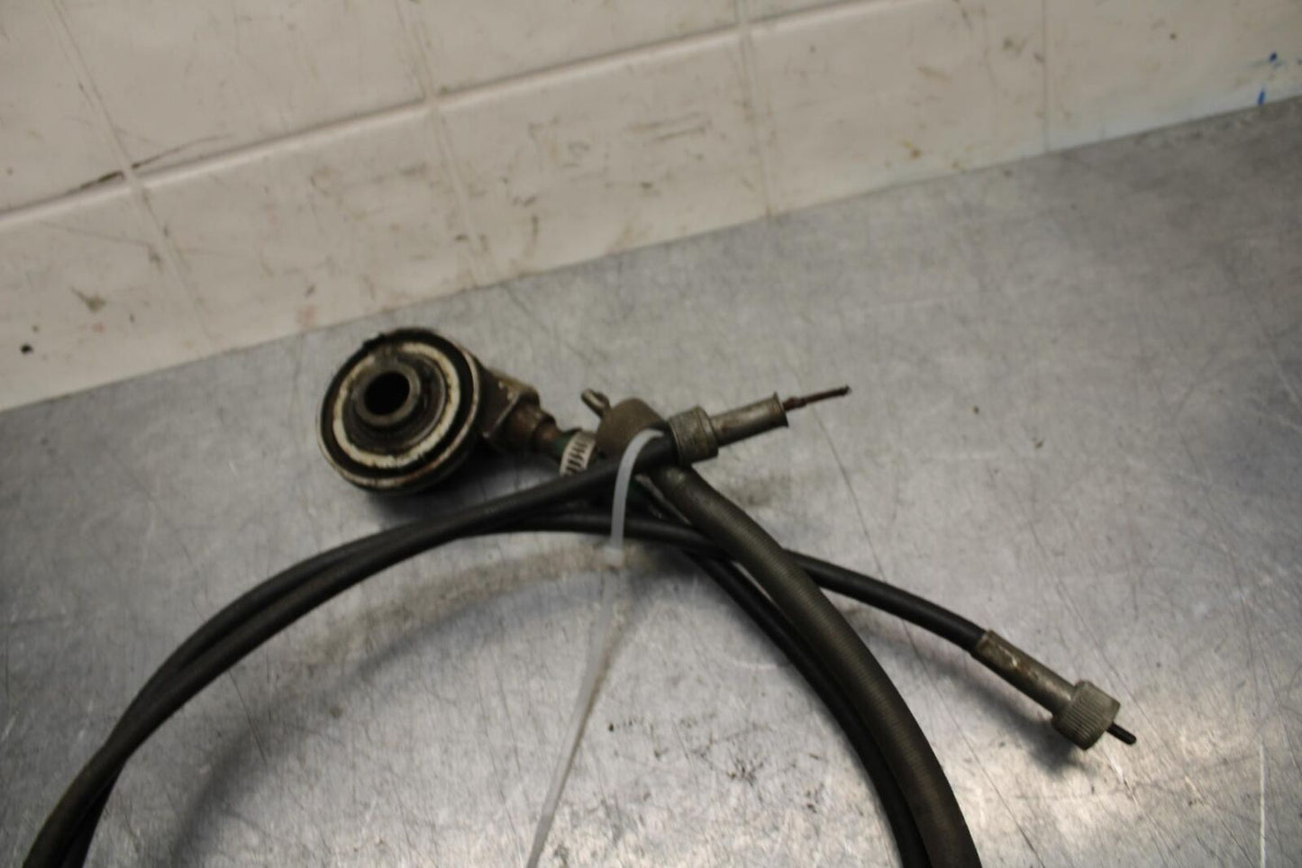 75 SUZUKI GT 550 SPEEDOMETER DRIVE SPEEDO LINE BB72