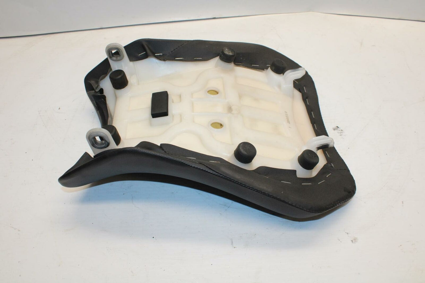 11-21 SUZUKI GSXR600 FRONT DRIVERS SEAT PAD SADDLE PILLION 45100-14J10-DW2 BB260