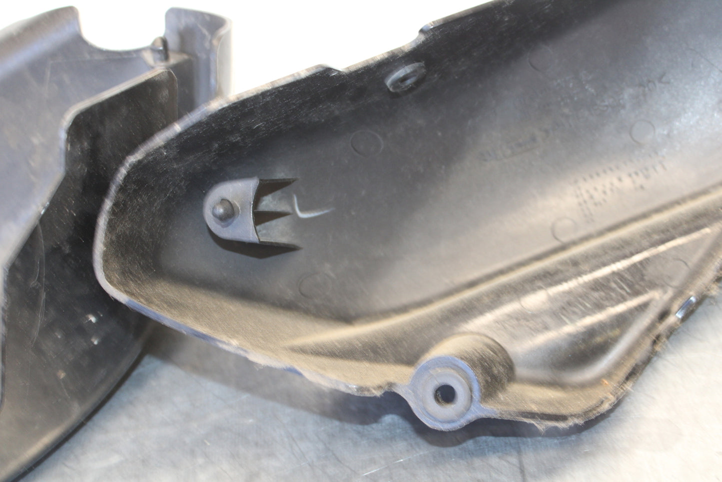 04 SUZUKI INTRUDER 800 SIDE COVER PANEL COWL FAIRING BB758