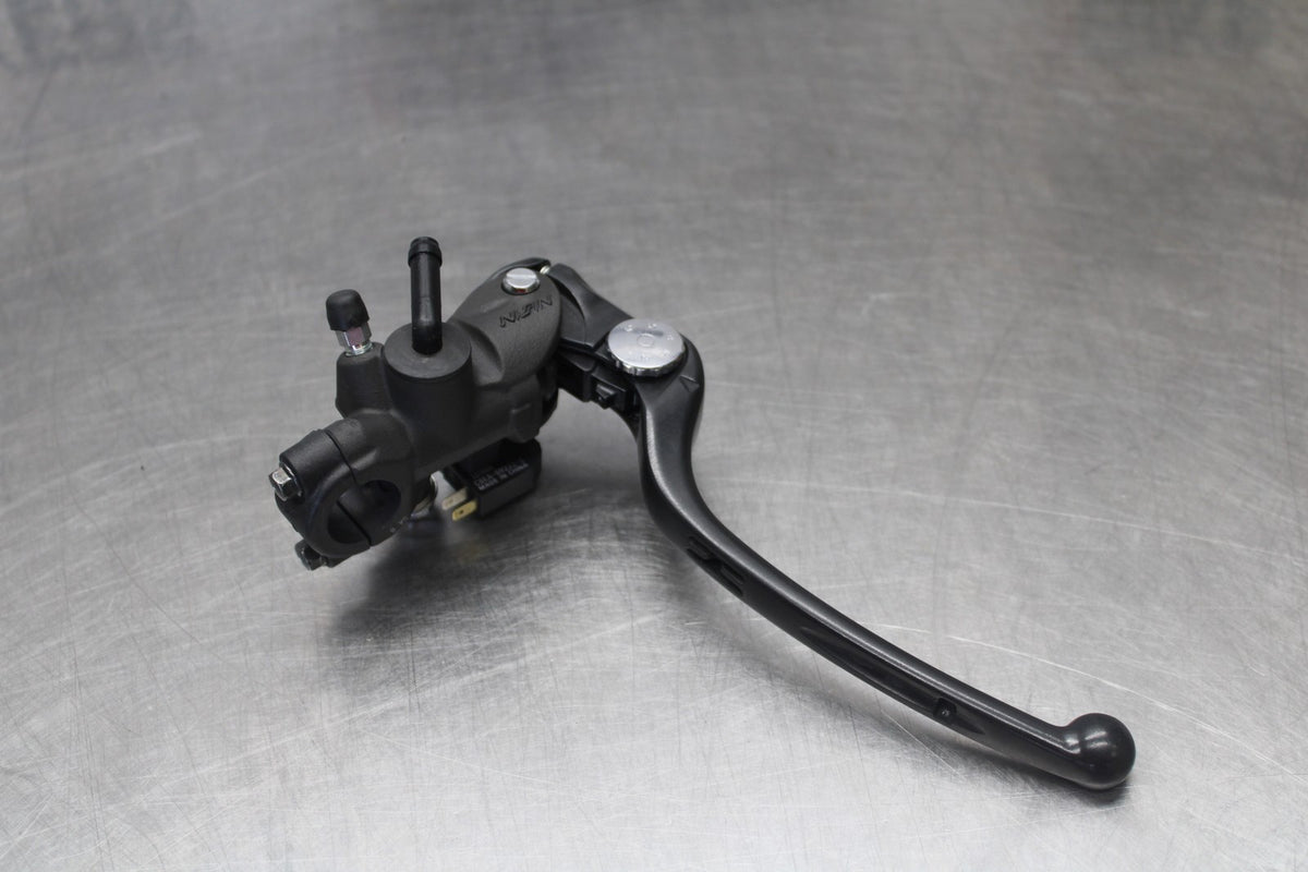11-26 SUZUKI GSXR750 NEW TAKE OFF FRONT BRAKE MASTER CYLINDER w/ LEVER BB882