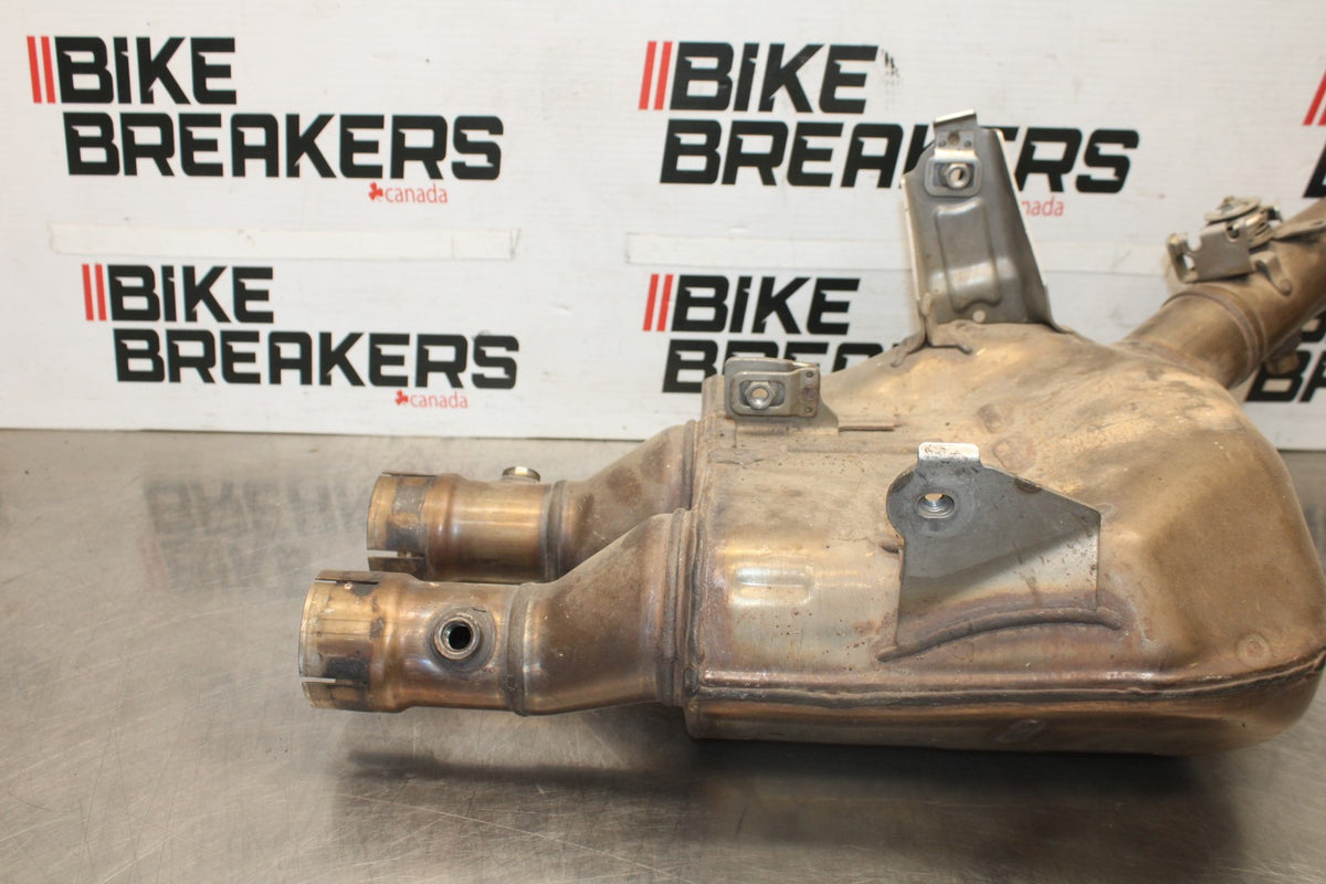 17 YAMAHA FZ10 EXHAUST MIDPIPE MID MIDDLE PIPE BB00