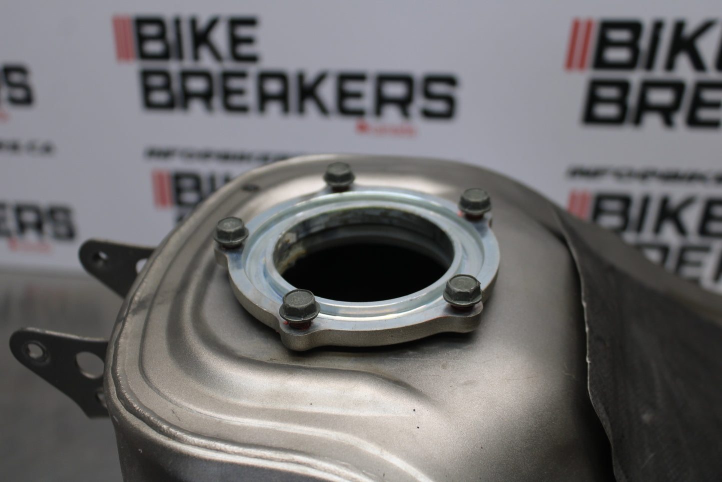 04-05 KAWASAKI NINJA ZX10R GAS TANK FUEL CELL PETROL RESERVOIR BB163