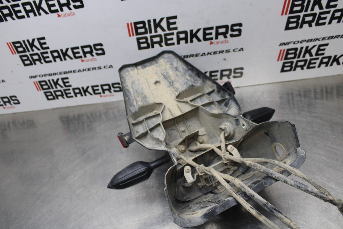18 YAMAHA SUPER TENERE REAR BACK FENDER MUD GUARD BB832