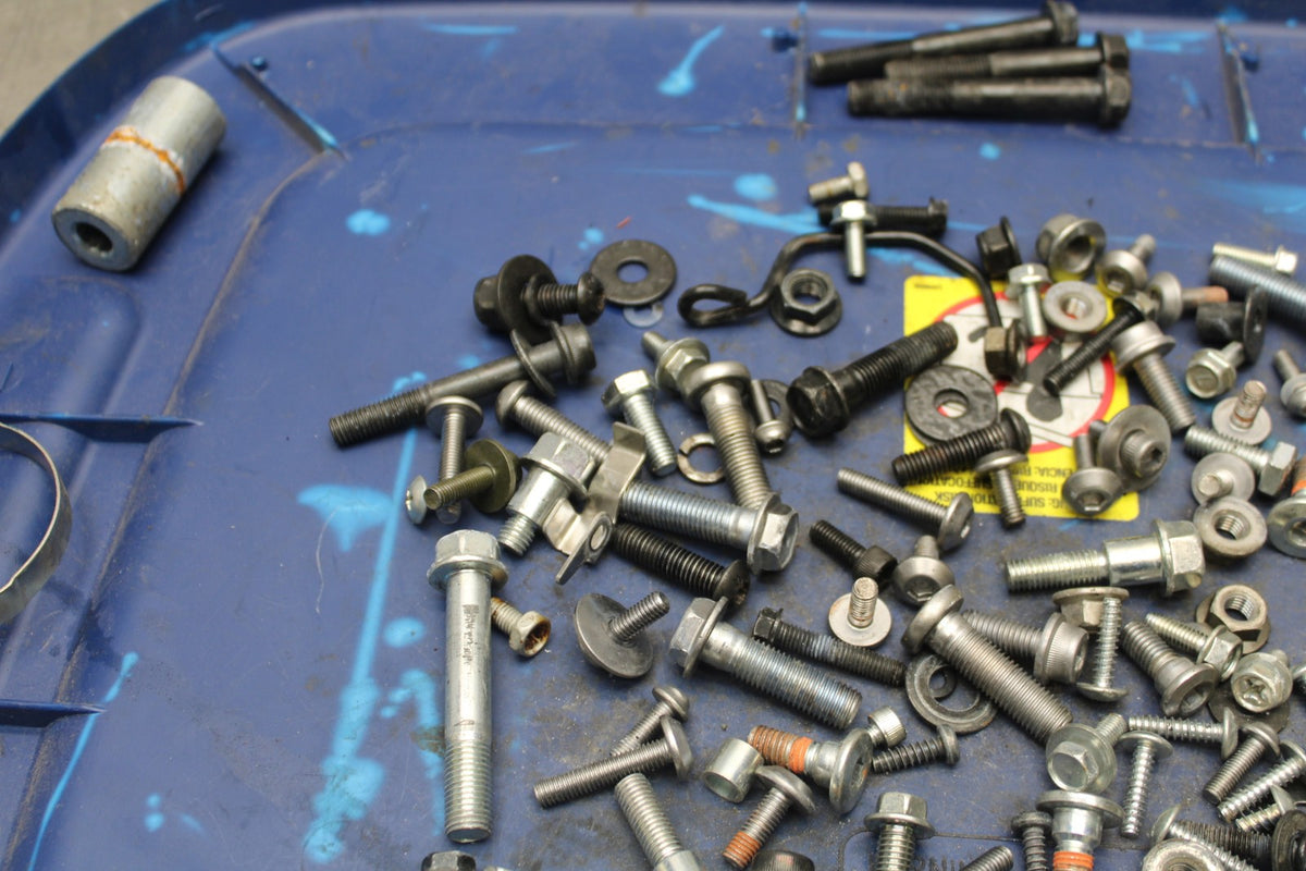 22 KAWASAKI NINJA 1000SX MOUNTING BOLTS HARDWARE MOTOR SCREWS BB780