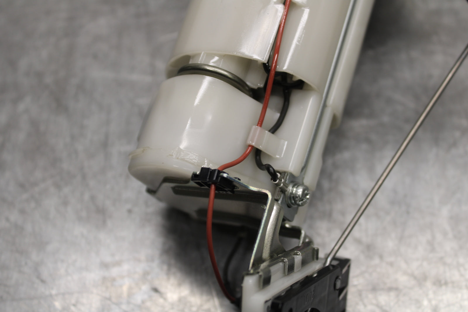 08-10 SUZUKI GSXR 600 FUEL PUMP GAS PETROL SENDER UNIT  BB721