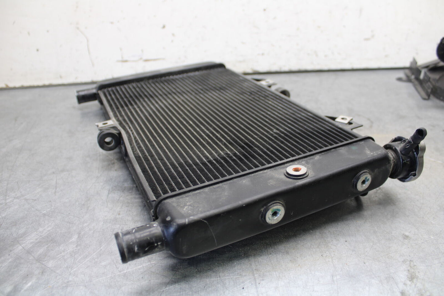 22-24 YAMAHA XSR900 ENGINE RADIATOR MOTOR COOLER COOLING RADIATER  BB683