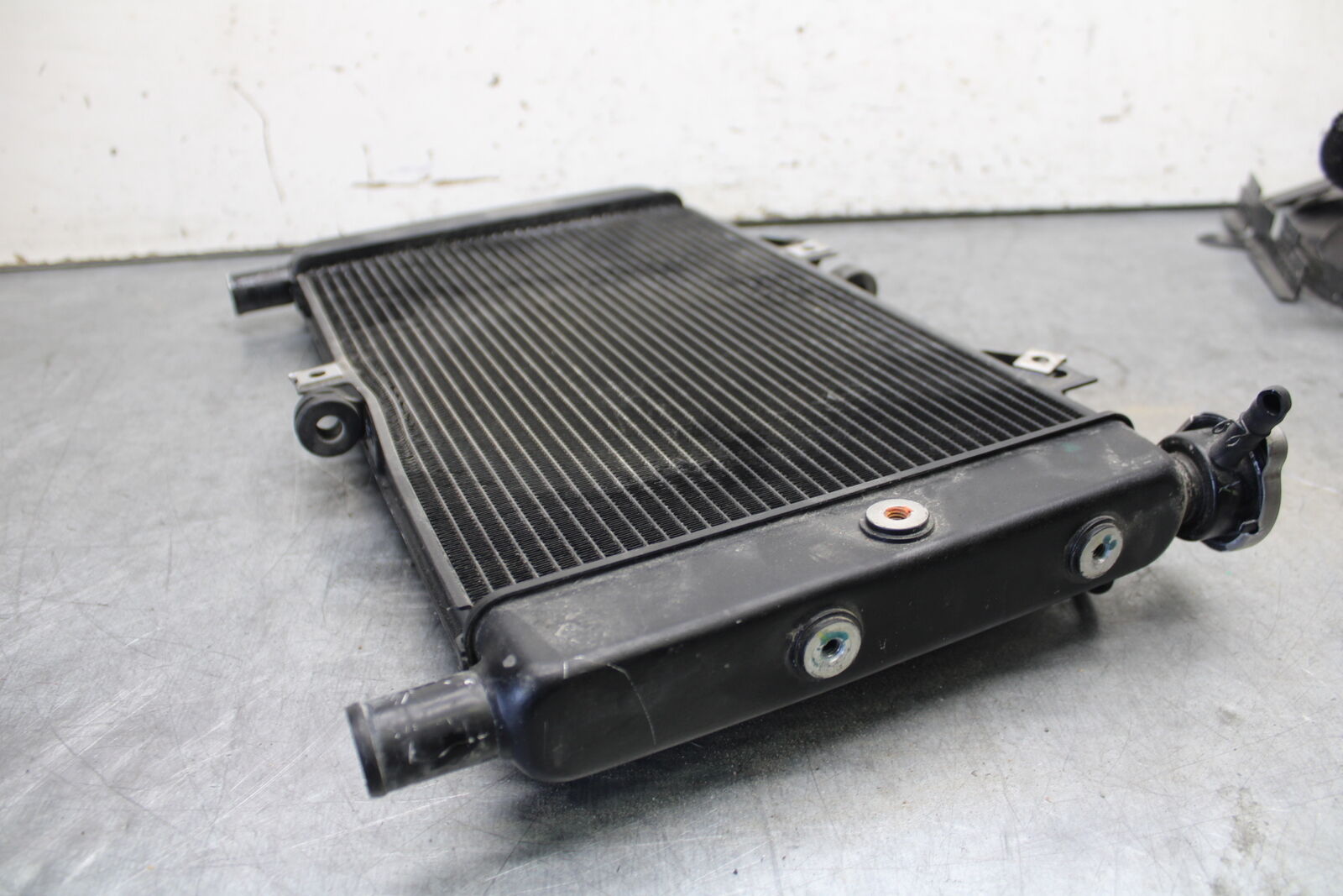 22-24 YAMAHA XSR900 ENGINE RADIATOR MOTOR COOLER COOLING RADIATER  BB683