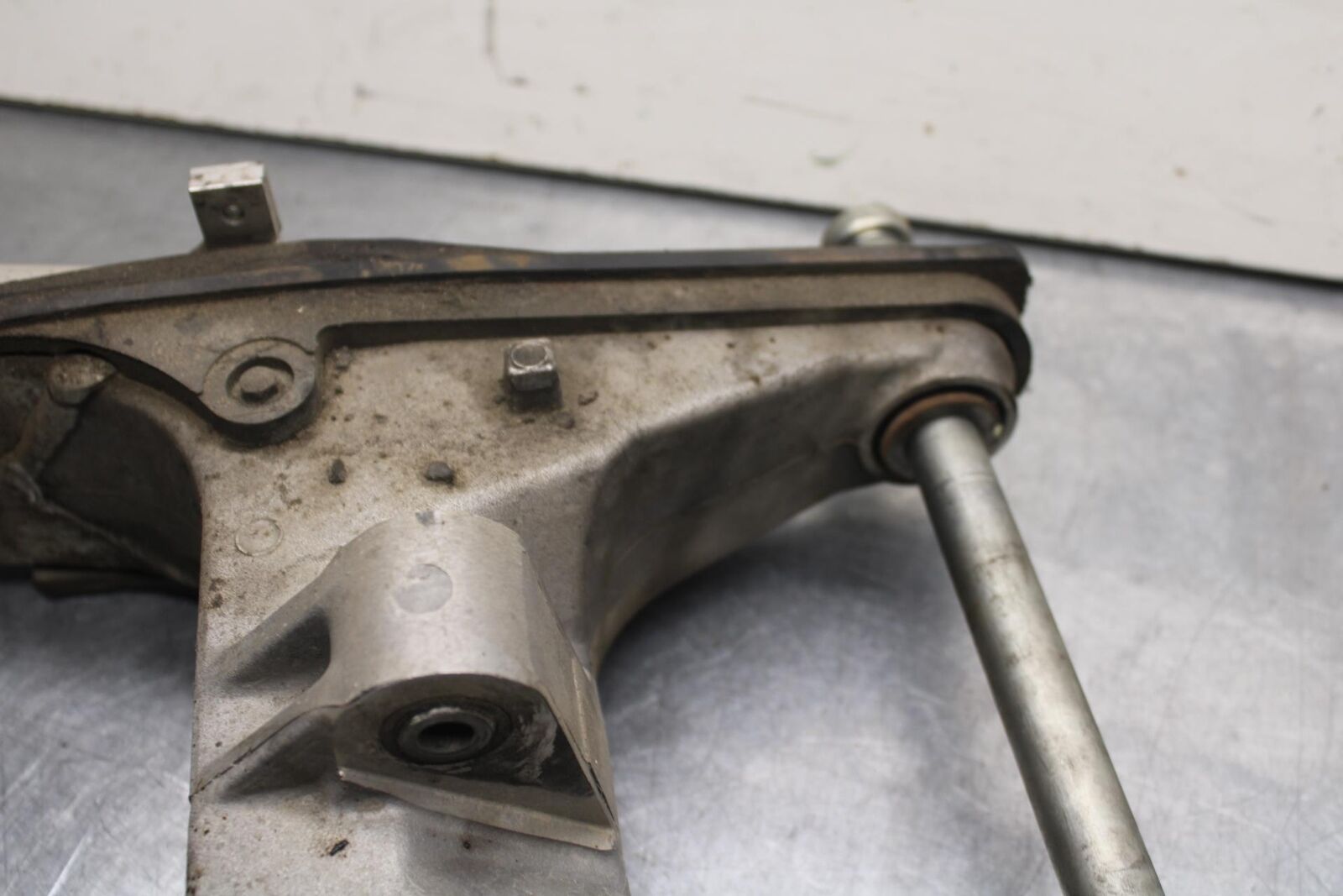2004 Honda CBR600F4i REAR SWINGARM BACK SUSPENSION SWING ARM BB606
