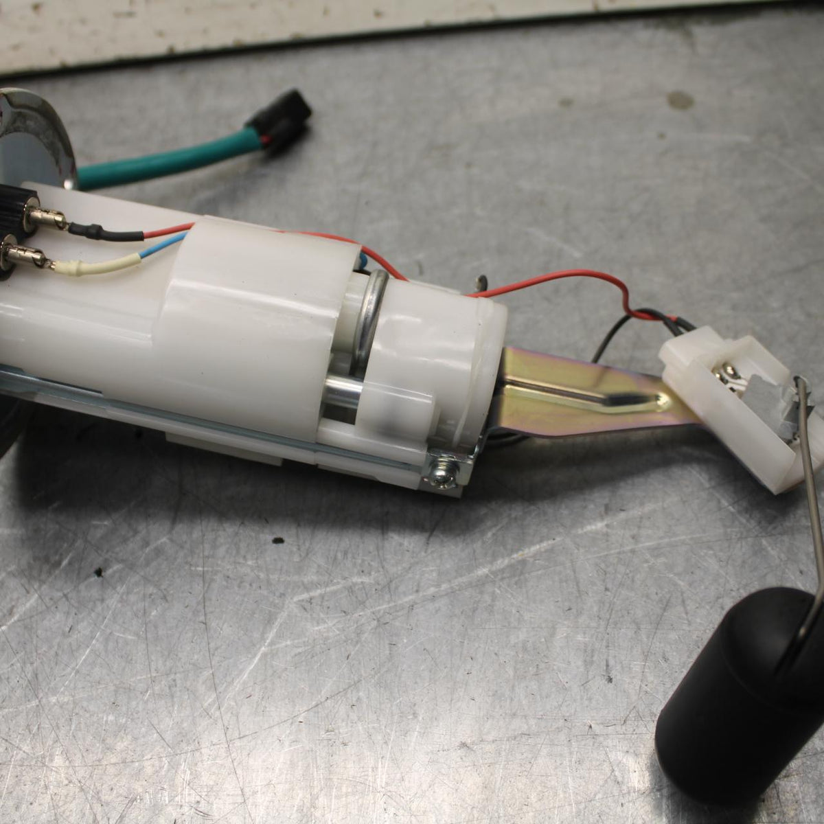 21 KAWASAKI NINJA ZX6R FUEL PUMP GAS PETROL SENDER UNIT 49040-0779 BB647