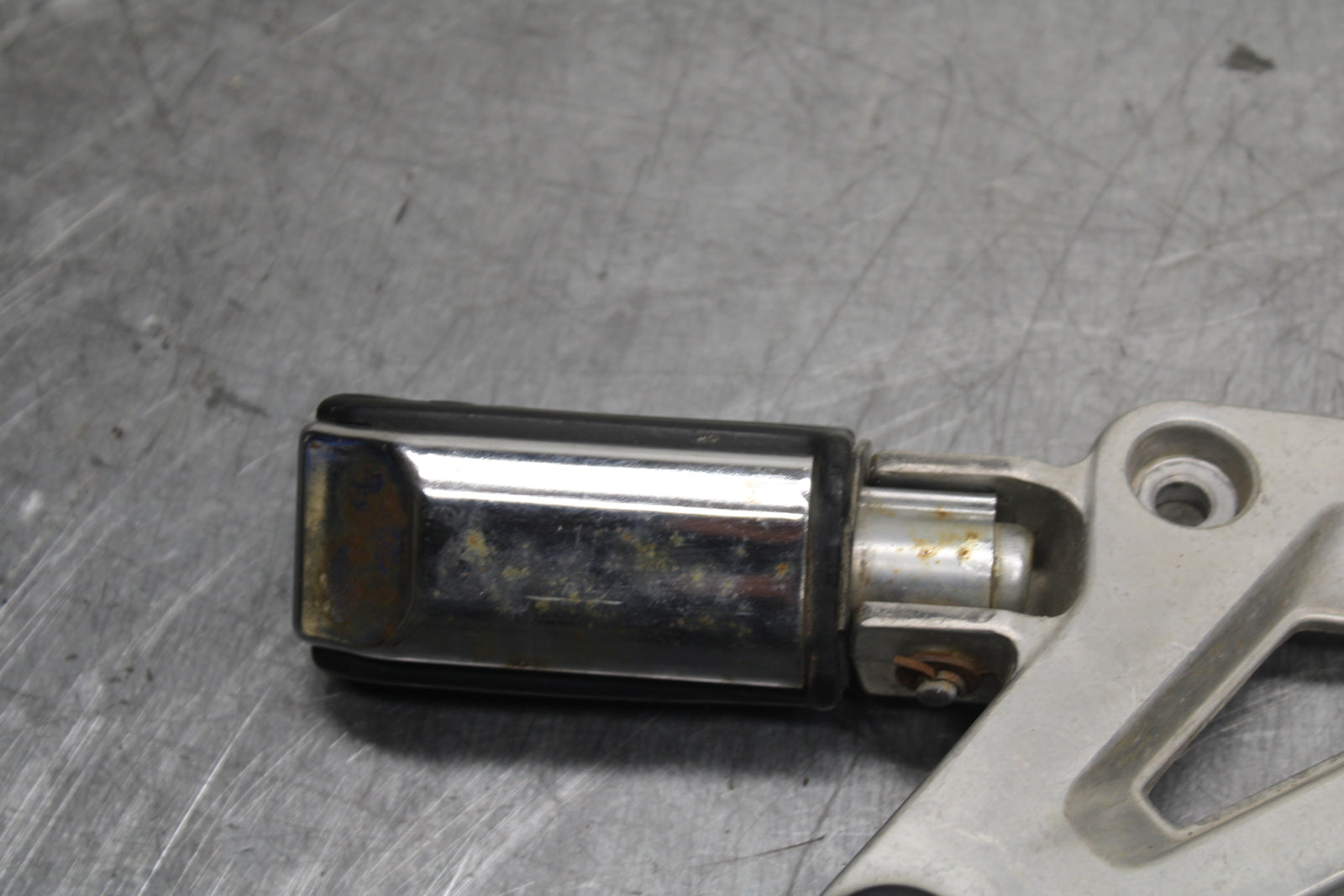 82-83 HONDA V45 MAGNA REAR PASSENGER FOOT STEP PEG BB107
