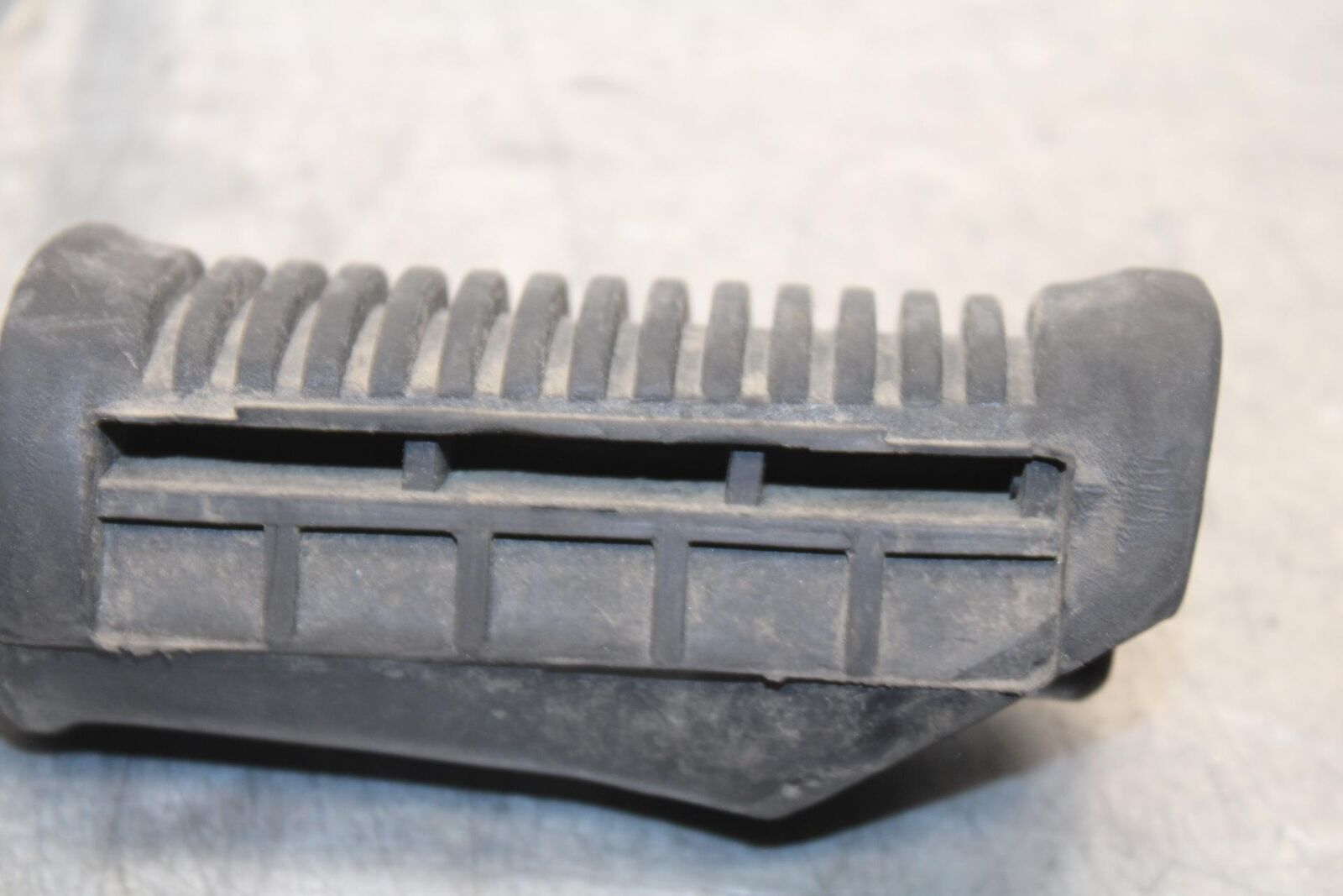 04-09 SUZUKI GS 500 FH GS500F LEFT REARSET REAR SET DRIVER FOOT PEG REST BB97