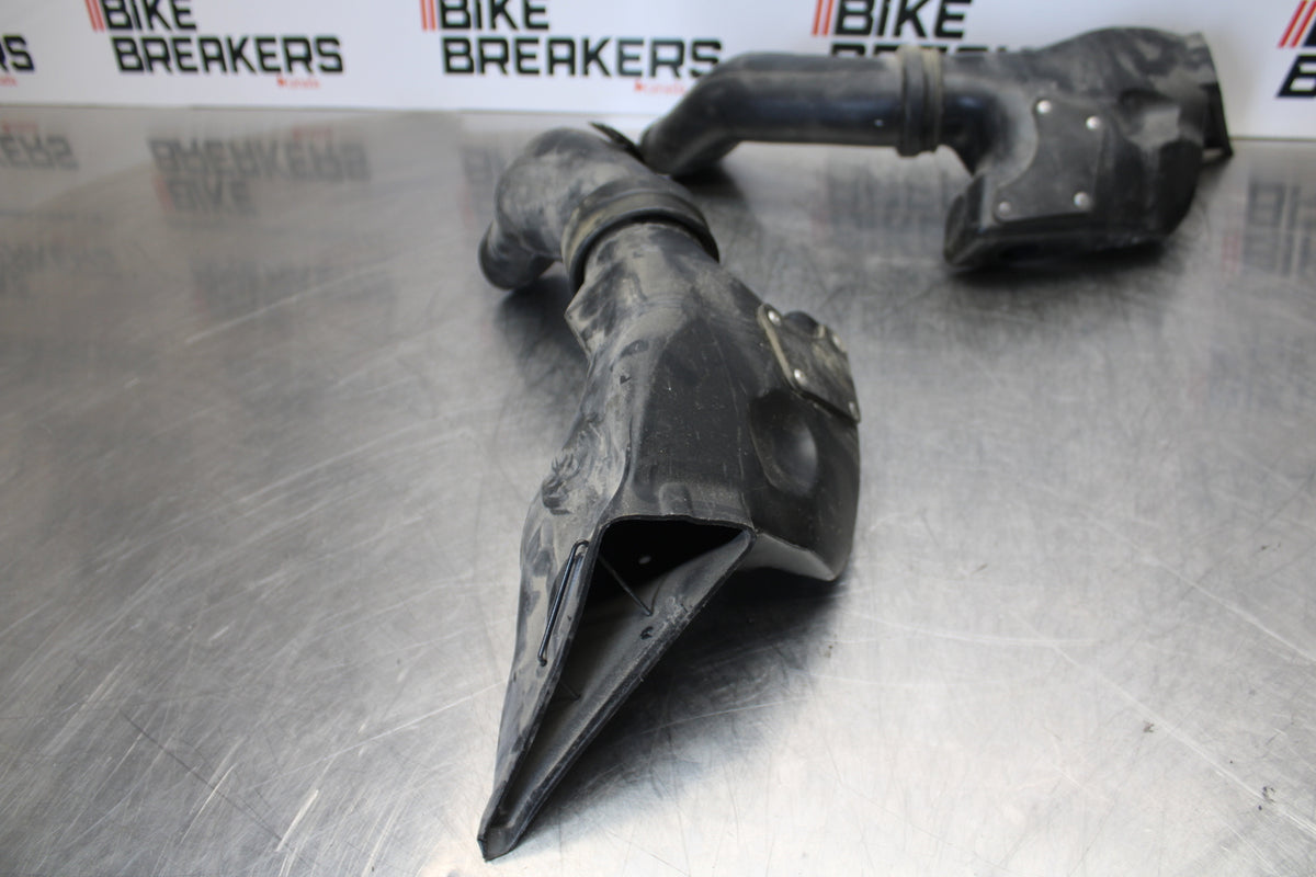 05-06 HONDA CBR600RR RIGHT LEFT AIR INTAKE DUCTS BB159