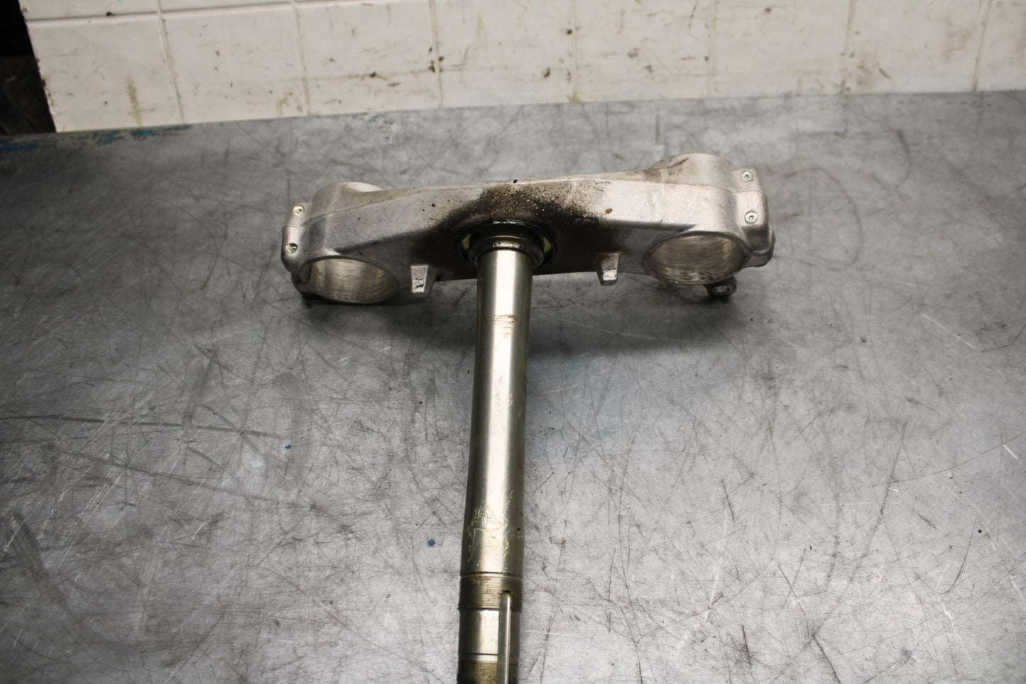 08-09 SUZUKI GSXR600 FRONT FORKS CLAMP LOWER TRIPLE TREE STEM 51410-01H10 BB468