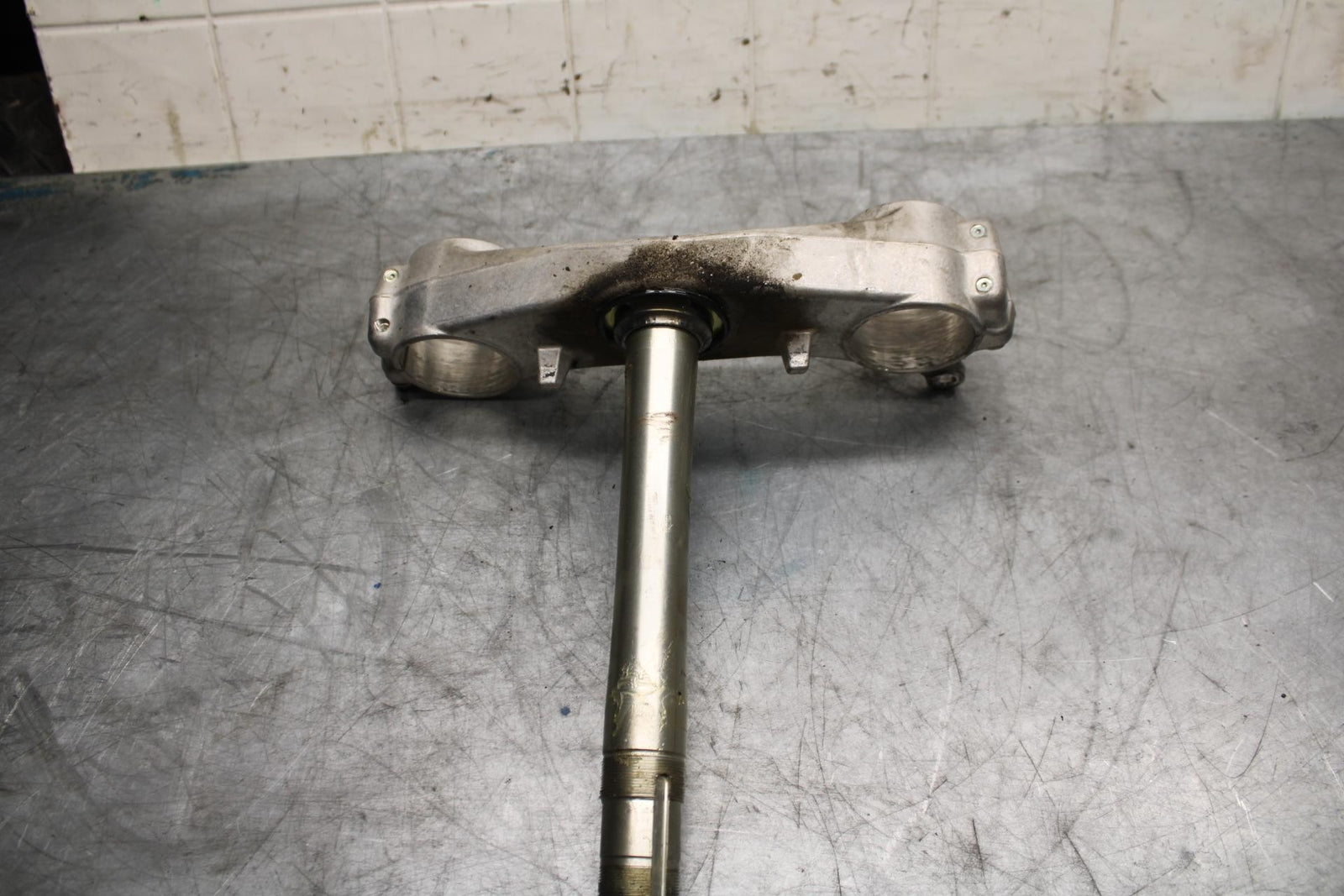 08-09 SUZUKI GSXR600 FRONT FORKS CLAMP LOWER TRIPLE TREE STEM 51410-01H10 BB468
