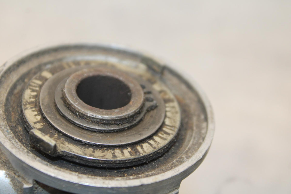 80-83 SUZUKI GS750E SPEEDOMETER DRIVE GEAR  BB82