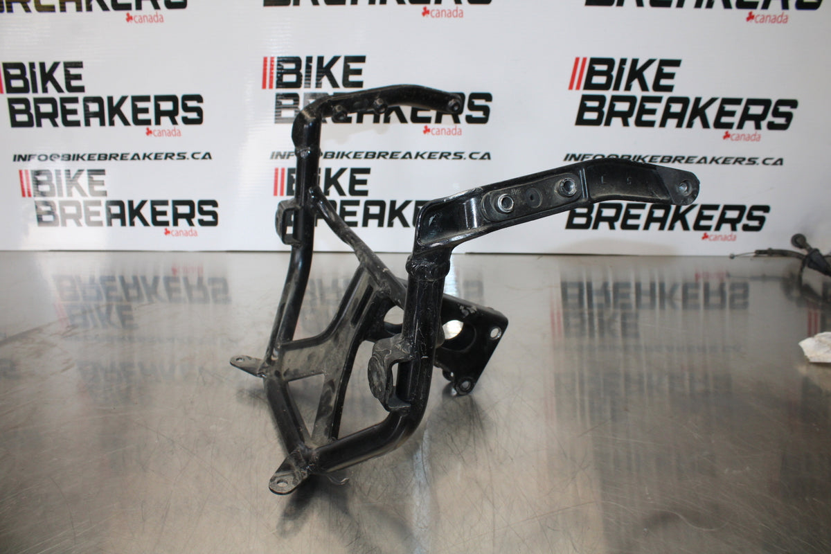 01-03 SUZUKI GSXR600 UPPER FAIRING MIRROR GAUGES STAY BRACKET BB145