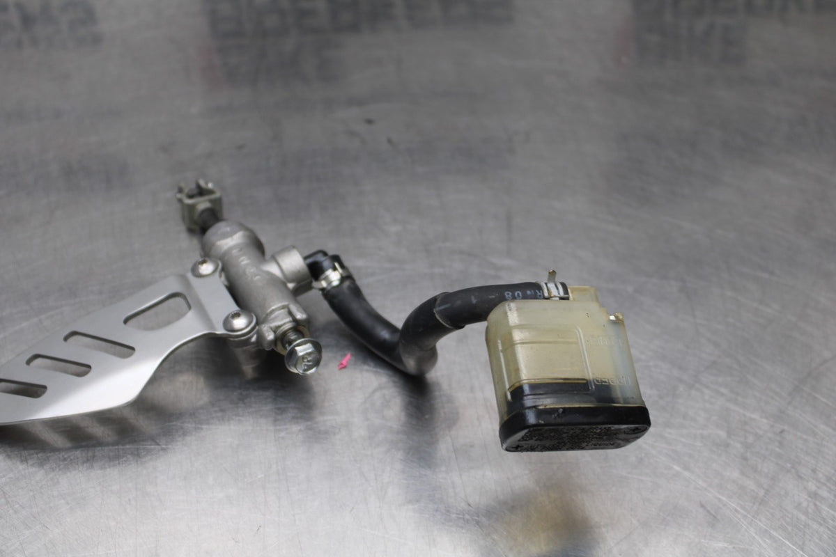 08-10 SUZUKI GSXR 600 REAR BACK BRAKE MASTER CYLINDER W RESERVOIR BB835