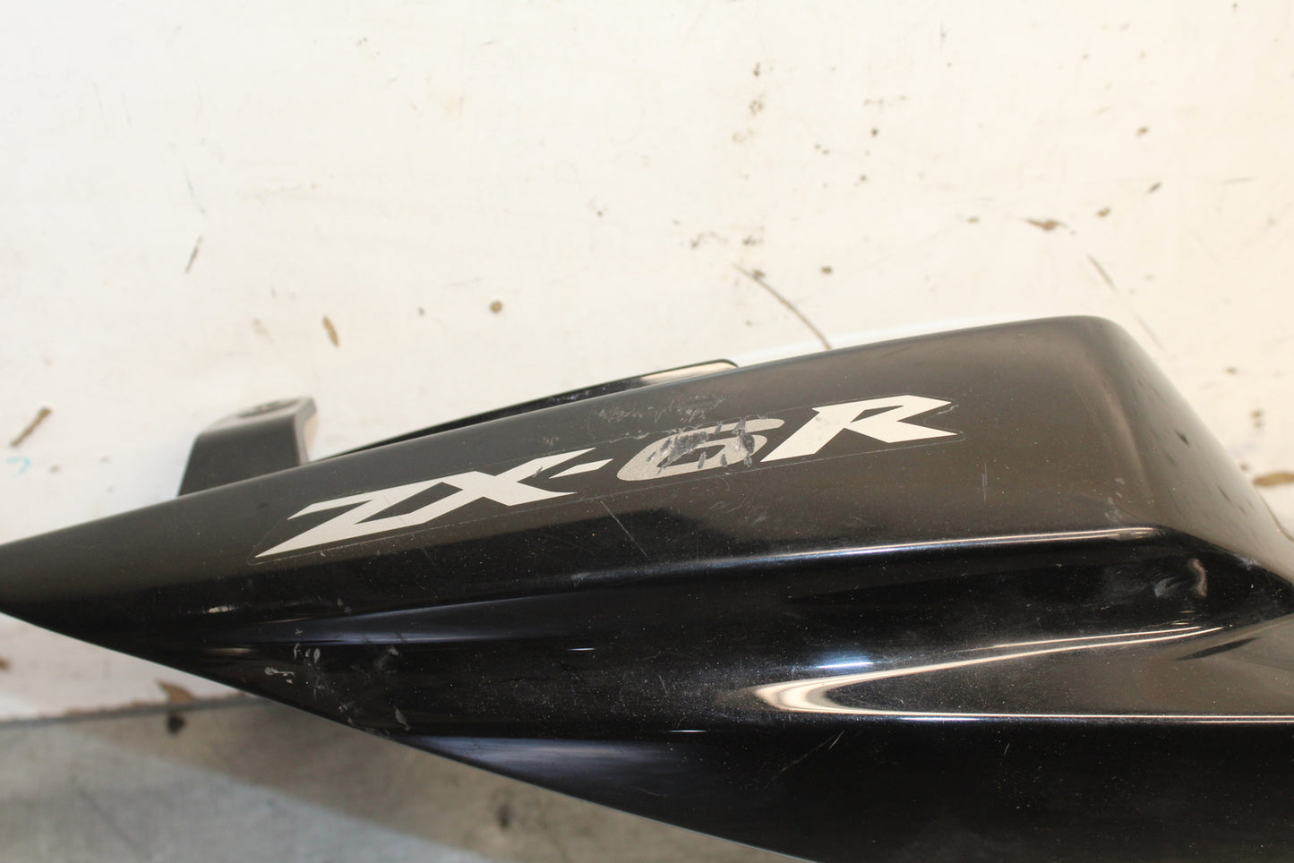 09-12 KAWASAKI NINJA ZX6R RIGHT REAR BACK TAIL FAIRING COWL SHROUD BB698