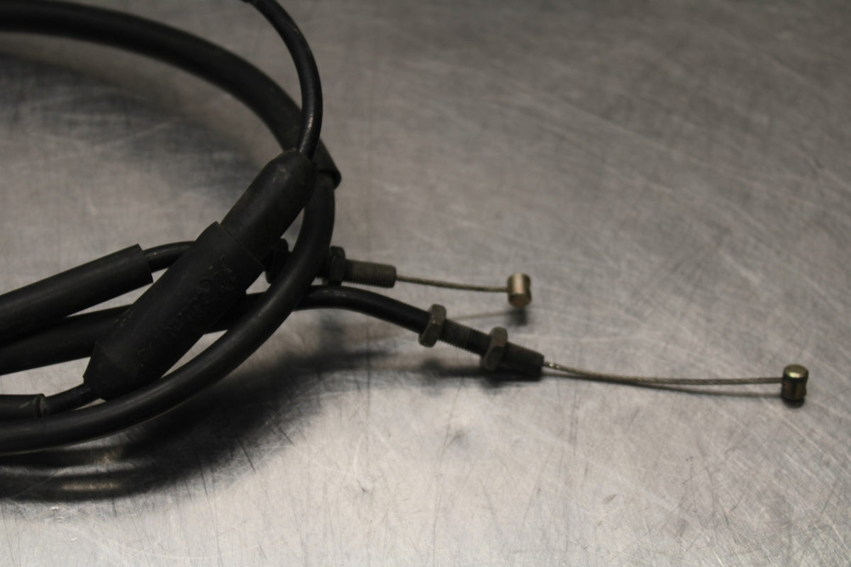 05-08 TRIUMPH SPEED TRIPLE 1050 THROTTLE CABLES LINES & HOUSING BB933