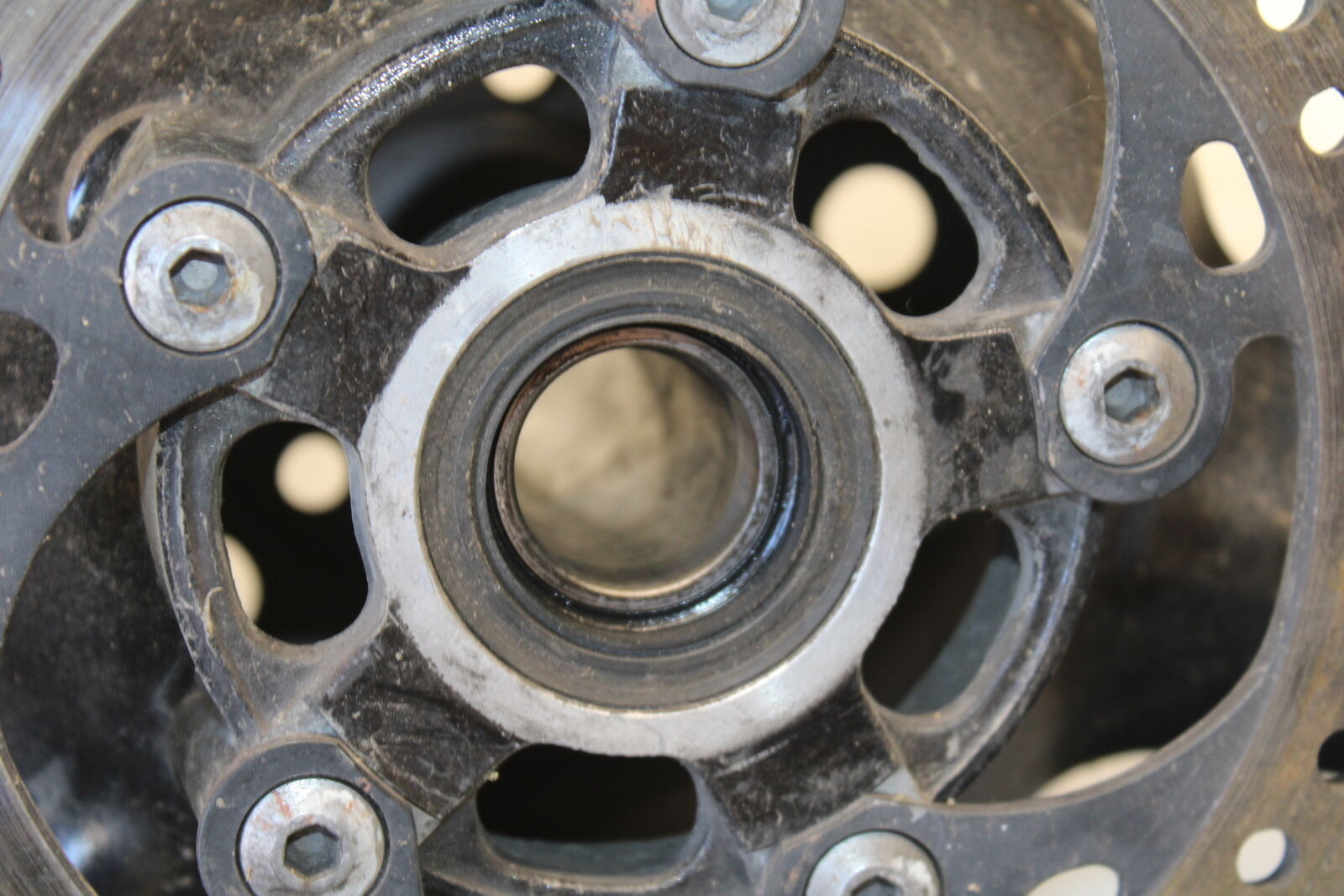 05-06 SUZUKI GSXR1000 REAR WHEEL BACK RIM BB677