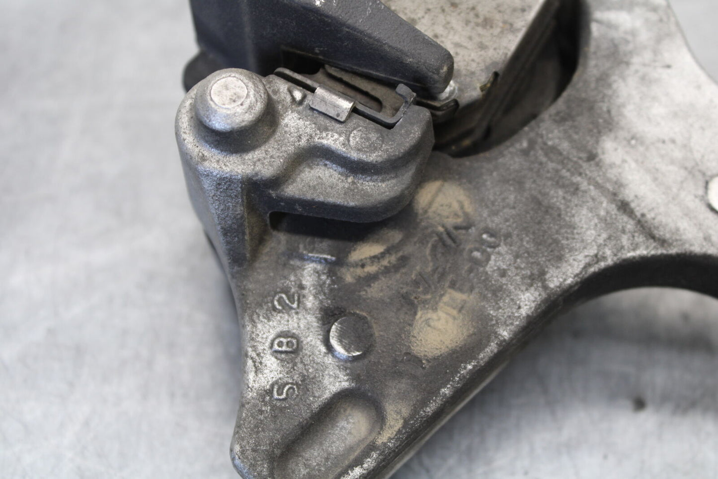 05-06 HONDA CBR600RR REAR BACK BRAKE CALIPER W MOUNT BRACKET BB655
