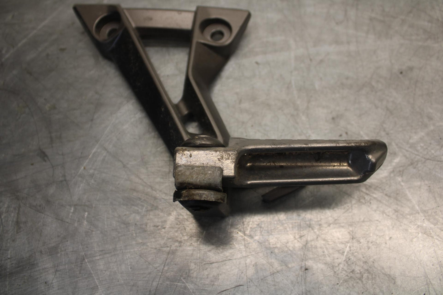 2015 Kawasaki Ninja 300 EX300B ABS LEFT REAR BACK PASSENGER PEG BRACKET BB518