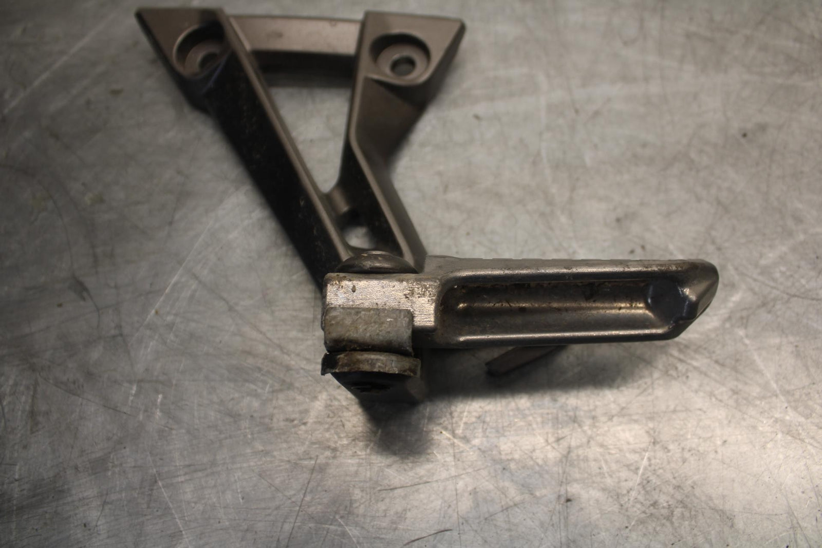 2015 Kawasaki Ninja 300 EX300B ABS LEFT REAR BACK PASSENGER PEG BRACKET BB518