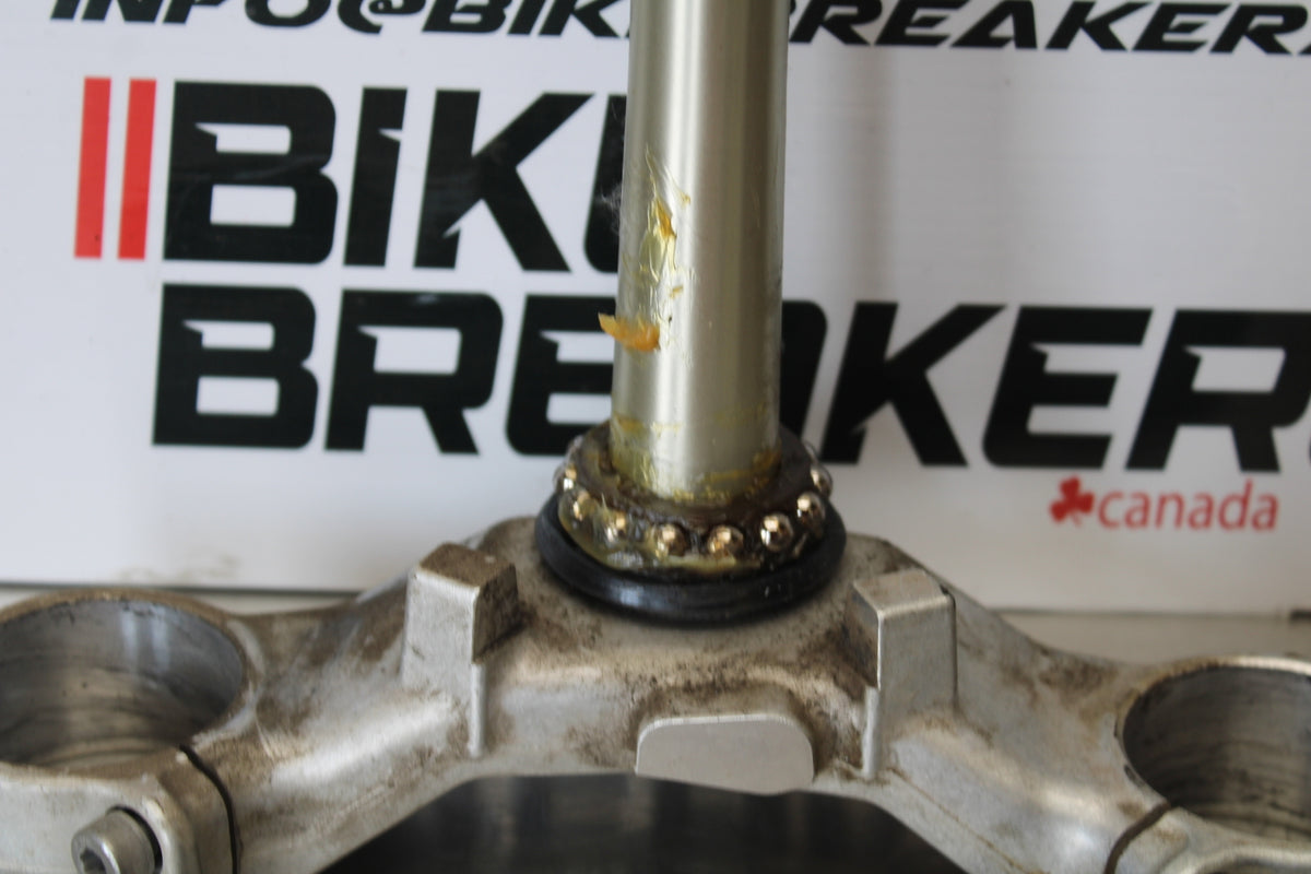 07-08 YAMAHA YZF R1 FRONT FORKS CLAMP LOWER TRIPLE TREE STEM BB160