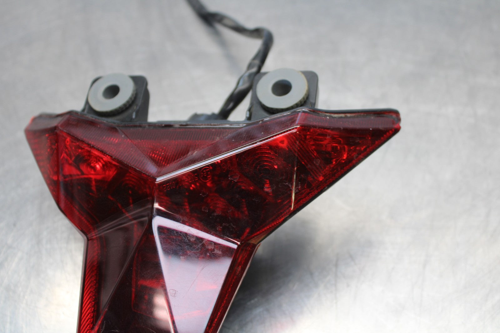 18-23 KAWASAKI NINJA 400 EX400 ABS REAR TAIL TAILLIGHT BACK BRAKE LIGHT BB177