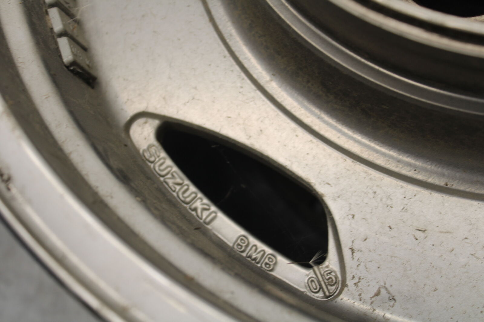 05-09 SUZUKI BOULEVARD C90 REAR WHEEL BACK RIM BB692