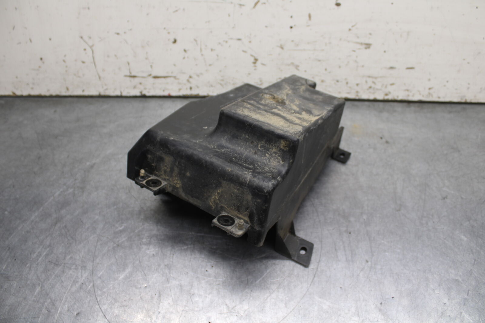 12-13 KAWASAKI Z1000 REAR BACK TAIL UNDERTAIL BATTERY TRAY PLASTIC BB743